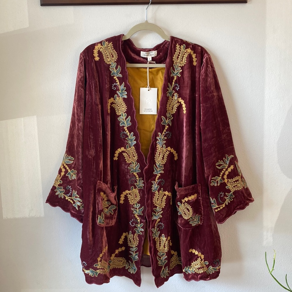 SOLD💫 Chasing Unicorns Proud Mary Silk Embroidered Housecoat OS - Picture 9 of 17